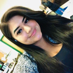 Meet your Posher, Gloria